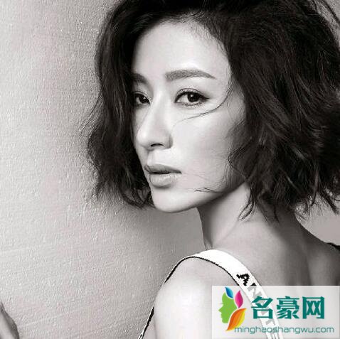 杨怡比老公大多少岁