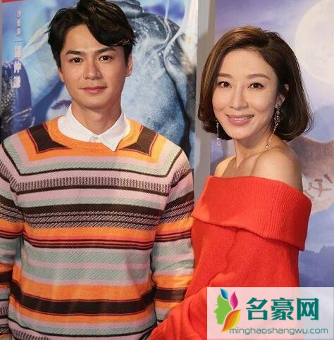 杨怡比老公大多少岁