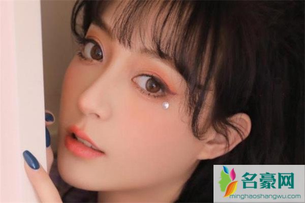 一瞥惊鸿的温柔仙句英文
