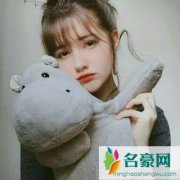 女生约会不带包是什么心理，她是不是不重视跟你的
