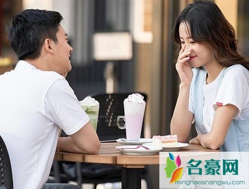 老公心里装着别的女人的表现