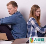 男人身体不会说谎，从肢体语言判断男人对你的感情