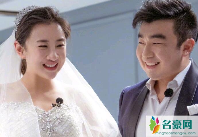 何雯娜孕肚婚纱照
