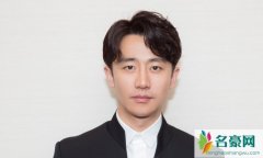 黄轩跑错直播间 宣传新剧完美关系却尴尬跑错直播
