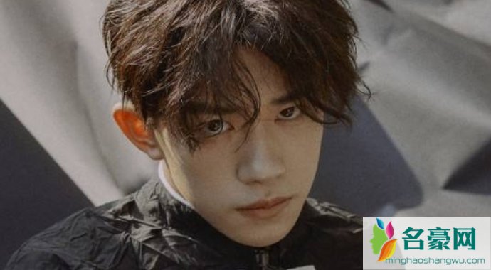 易烊千玺输给了铅笔裤是什么梗