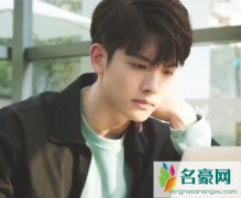 半是蜜糖半是伤李小川喜欢谁 高颜值程序员惹人爱