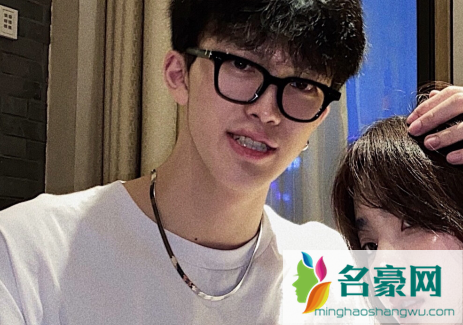 同居是指一块睡觉还是一块住2