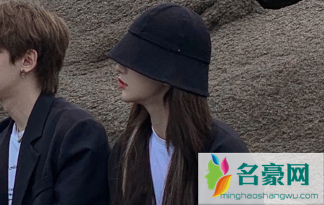 同居是指一块睡觉还是一块住1