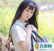 女老师有美满的婚姻生活，同学受到她的影响夫妻很