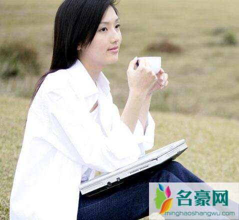 男友跟我交往着还去征婚