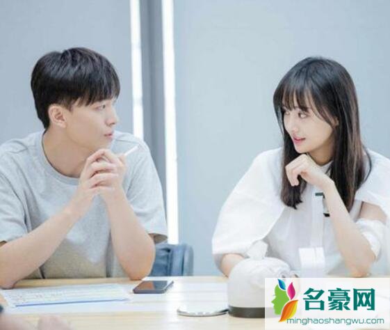 张恒发文暗讽郑爽