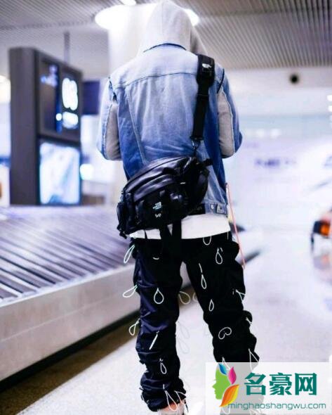 为什么烧王一博的裤子