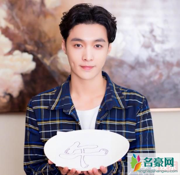张艺兴名字被打错是怎么回事 张艺兴原来的名字叫什么?