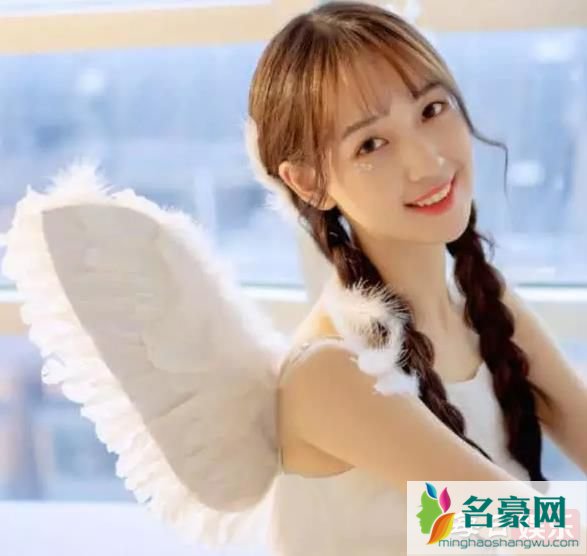 秦牛正威否认恋情是什么情况 她和吴亦凡真的恋爱了吗?