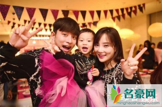 李小璐给甜馨改名是真的吗 李小璐离婚后甜馨为什么会跟着她？