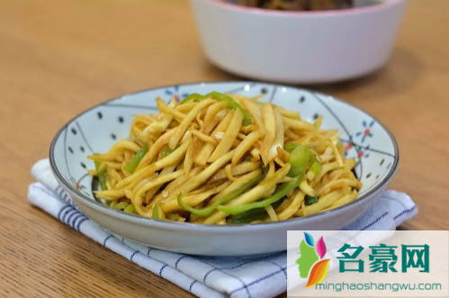茭白用开水烫完再炒吗1