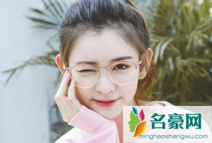 网上配的眼镜戴着晕能退吗1