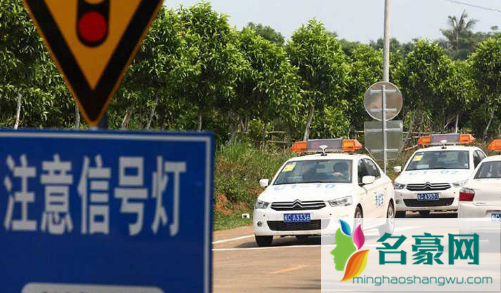科目三转弯能不能踩油门1