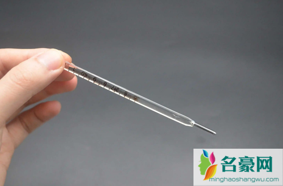 体温计使用前甩到多少度1