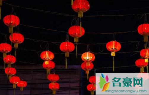 2023过年店铺门口挂几个灯笼2