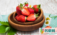 草莓尖尖好吃还是草莓皮皮好吃 洗草莓的注意事项