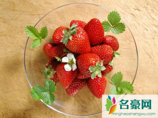 草莓用盐水泡可以去除农药吗3