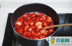 草莓熬冰糖有什么功效和作用 吃草莓的注意事项