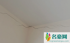 天花板细长裂缝危险吗 天花板裂缝最佳修补方法